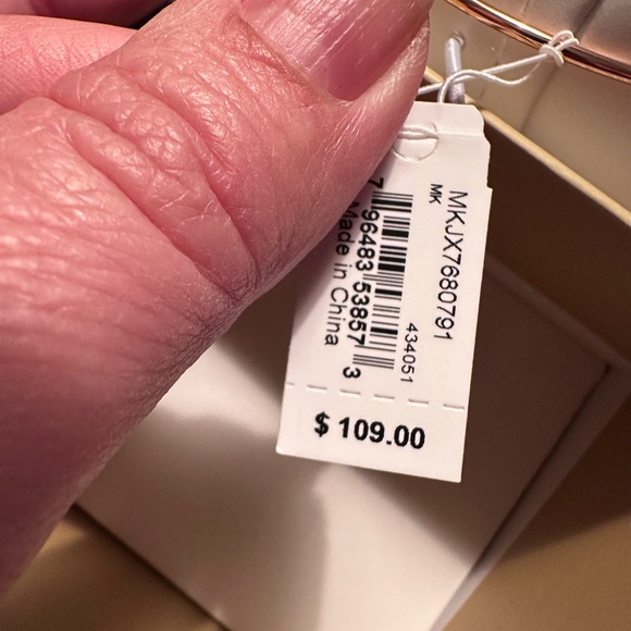 MICHAEL KORS ROSE GOLD HEART BANGLE NIB - Picture 3 of 4